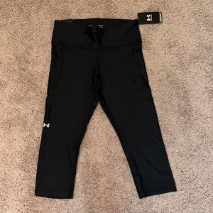Women’s Under Armour Black Cropped Leggings with Pockets